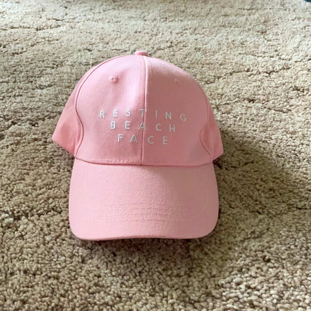 Cute beach hat!